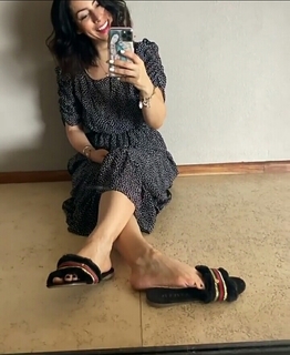 Claudia Lizaldi feet photo thumbnail