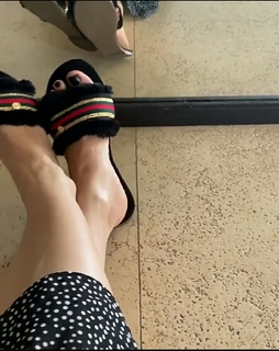 Claudia Lizaldi feet photo thumbnail