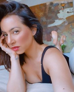 Claudia Lizaldi feet photo thumbnail