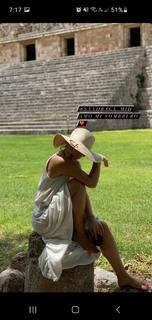 Claudia Lizaldi feet photo thumbnail