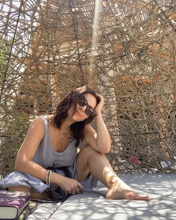 Claudia Lizaldi feet photo thumbnail