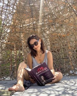 Claudia Lizaldi feet photo thumbnail