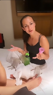 Claudia Lizaldi feet photo thumbnail