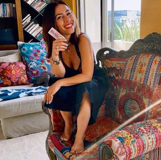 Claudia Lizaldi feet photo thumbnail