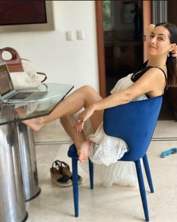 Claudia Lizaldi feet photo thumbnail