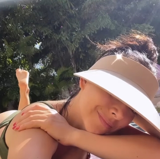 Claudia Lizaldi feet photo thumbnail