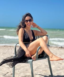 Claudia Lizaldi feet photo thumbnail