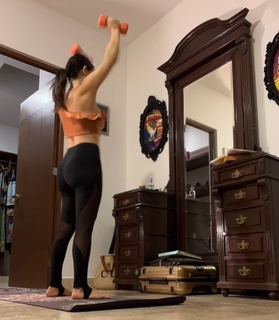 Claudia Lizaldi feet photo thumbnail