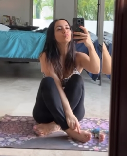 Claudia Lizaldi feet photo thumbnail