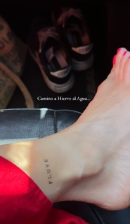 Claudia Lizaldi feet photo thumbnail