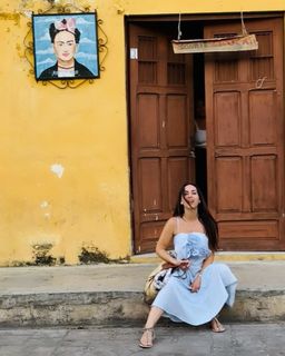Claudia Lizaldi feet photo thumbnail