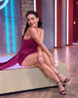 Claudia Lizaldi feet photo thumbnail