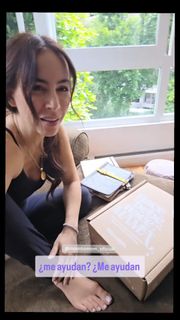 Claudia Lizaldi feet photo 2