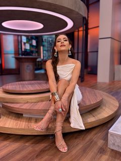 Claudia Lizaldi feet photo 3