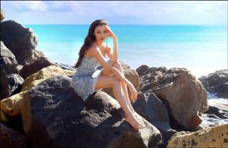 Claudia Lynx feet photo 11