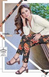 Claudia Martín feet photo 17
