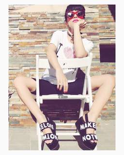 Claudia Nahum feet photo 7