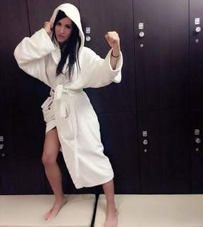 Claudia Nahum feet photo 2
