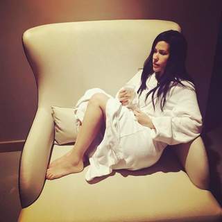 Claudia Nahum feet photo 1