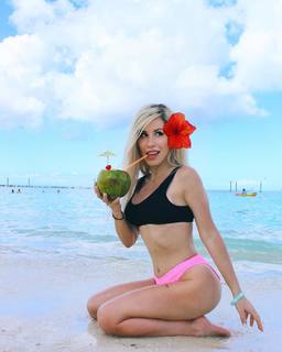 Claudia Nahum feet photo 4