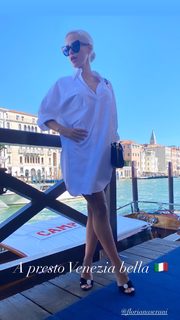 Claudia Nahum feet photo 2