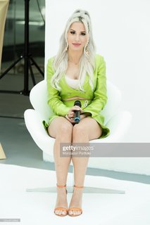Claudia Nahum feet photo 10