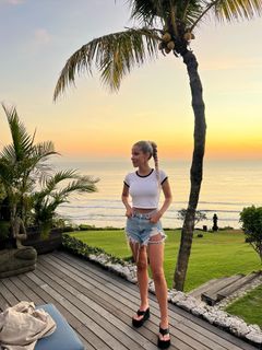 Claudia Nahum feet photo 8