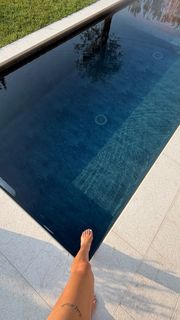 Claudia Nahum feet photo 1