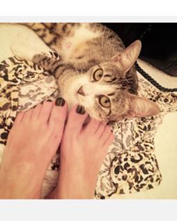 Claudia Ohana feet photo thumbnail