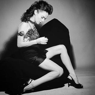 Claudia Ohana feet photo thumbnail