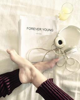 Claudia Ohana feet photo thumbnail
