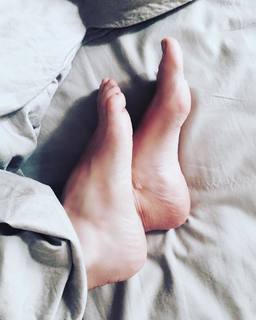 Claudia Ohana feet photo thumbnail