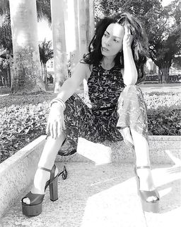 Claudia Ohana feet photo thumbnail