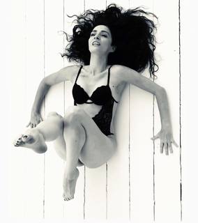 Claudia Ohana feet photo thumbnail