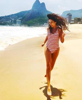 Claudia Ohana feet photo thumbnail