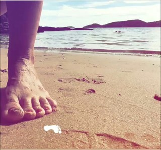 Claudia Ohana feet photo thumbnail
