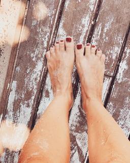 Claudia Ohana feet photo thumbnail