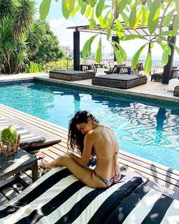 Claudia Ohana feet photo thumbnail