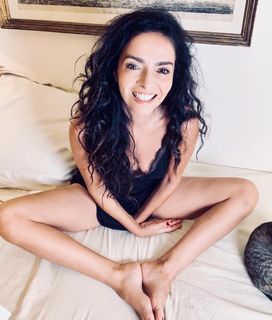 Claudia Ohana feet photo thumbnail