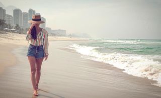 Claudia Ohana feet photo thumbnail