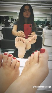 Claudia Ohana feet photo thumbnail
