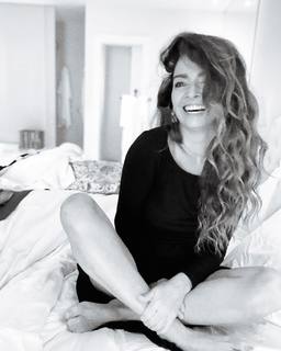 Claudia Ohana feet photo thumbnail
