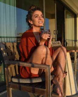 Claudia Ohana feet photo thumbnail