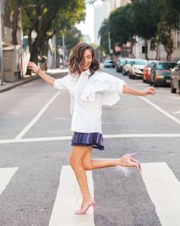 Claudia Ohana feet photo thumbnail