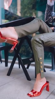 Claudia Ohana feet photo thumbnail