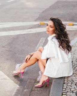 Claudia Ohana feet photo thumbnail