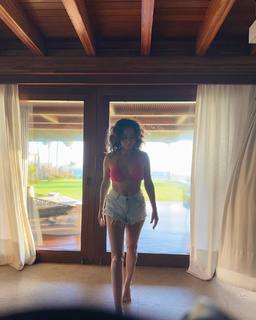 Claudia Ohana feet photo thumbnail