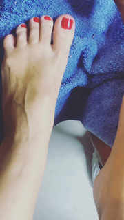 Claudia Ohana feet photo thumbnail