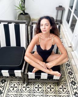 Claudia Ohana feet photo thumbnail