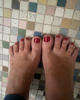 Claudia Ohana feet photo thumbnail